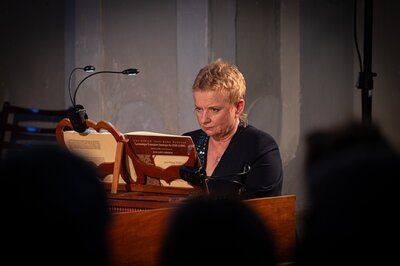 barbara-maria-willi-martin-hroch-za-poklady-broumovska-foto-michal-sedlacek-17.jpg