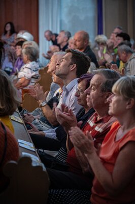 barbara-maria-willi-martin-hroch-za-poklady-broumovska-foto-michal-sedlacek-22.jpg