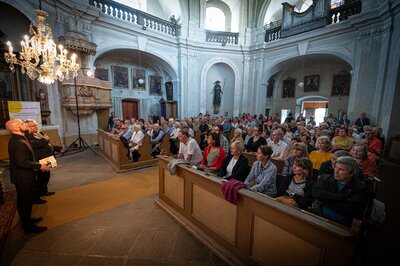barbara-maria-willi-martin-hroch-za-poklady-broumovska-foto-michal-sedlacek-6.jpg