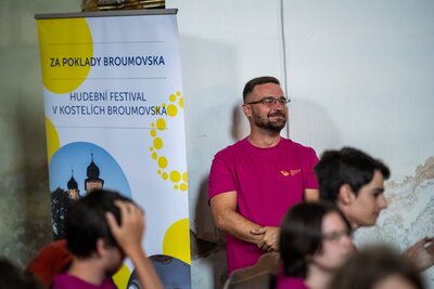 ucastnici-letnich-hornovych-kurzu-vernerovice-za-poklady-broumovska-foto-martin-maslo-76.jpg