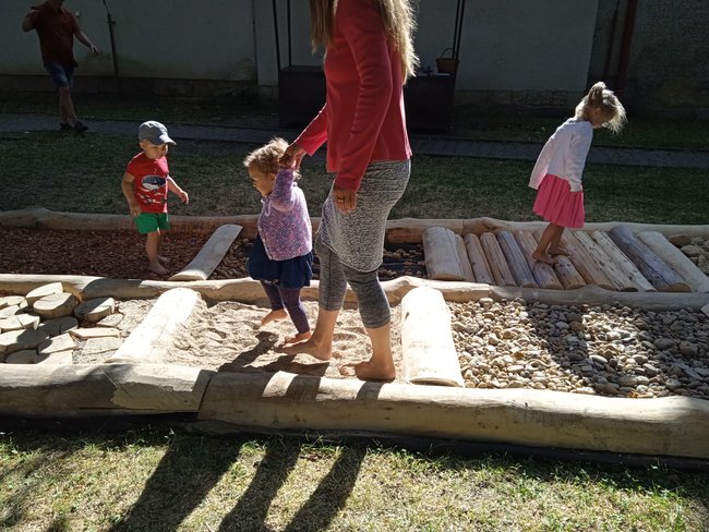 Bosonohá stezka oživila Pellyho park