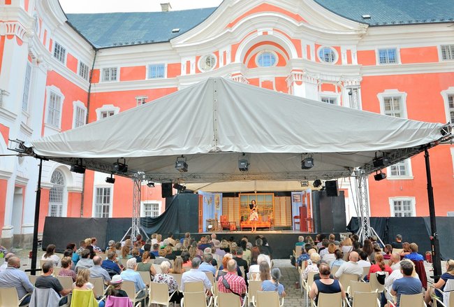 MALÉ LETNÍ DIVADLENÍ