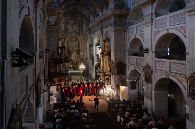Pěvecký sbor Zvonky – Praha a dívčí komorní sbor Abbellimento